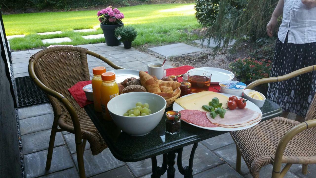 Aan De Bosrand Hoenderloo Bed & Breakfast *